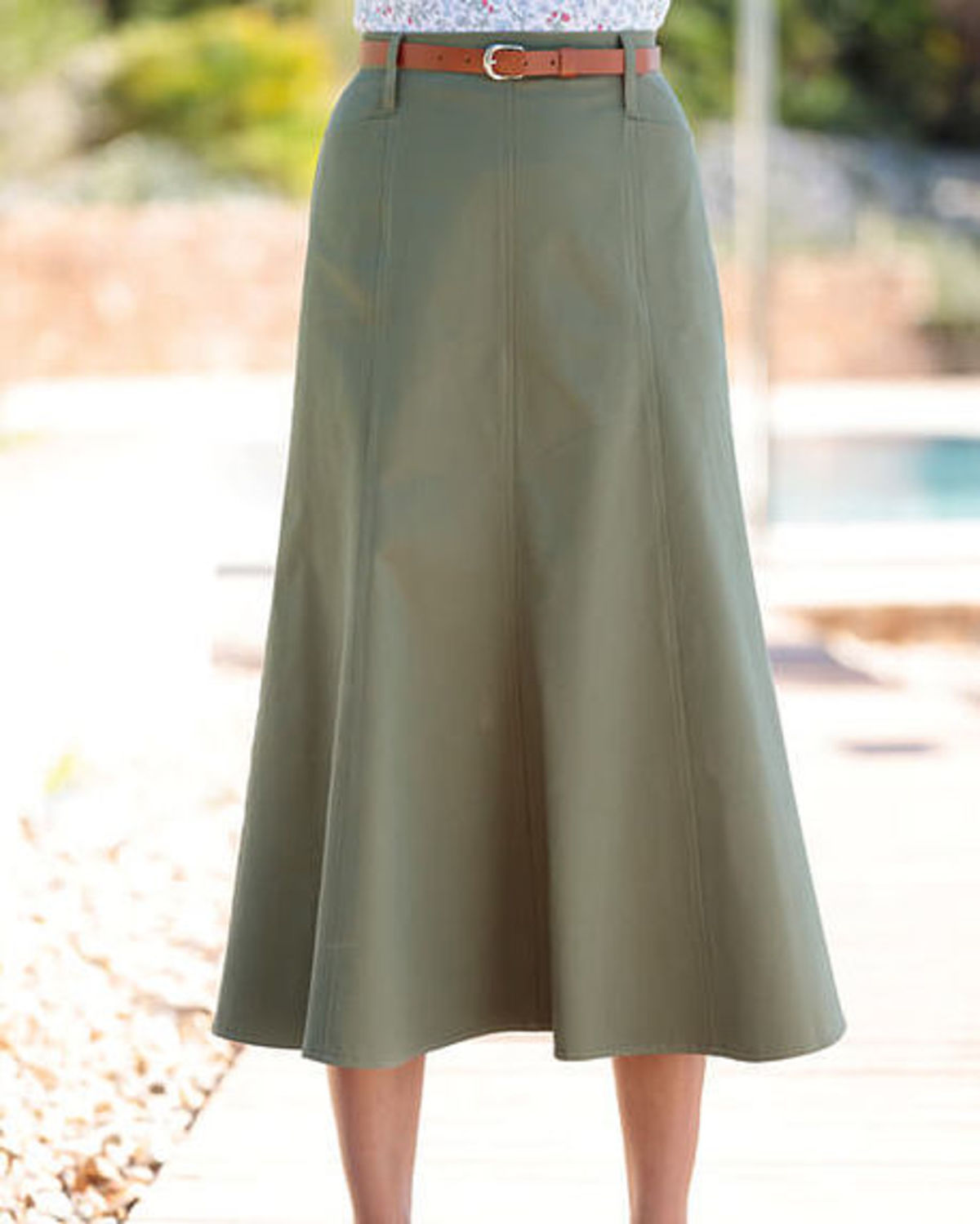 Pure cotton twill ladies skirt. Machine washable. Sizes 10-24.
