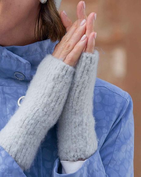 Ladies Knitted Wristwarmers